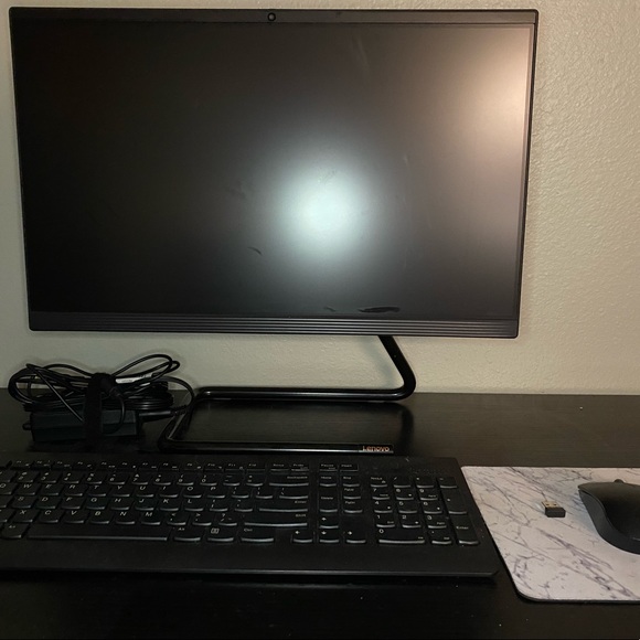 Lenovo Desktop computer - Picture 1 of 5